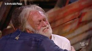 I dissapori condussero fogli a lasciare i pooh nel 1973 per intraprendere la carriera da solista, appoggiato. Riccardo Fogli Fa Tornare Insieme I Pooh Sei Piu Forte Degli Attacchi Il Tempo