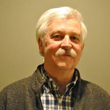 How to adjust the tilt of the front headrest in a 2022 Toyota Venza Ltd?