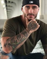 Hardwood (Four Bears Construction, #3) by K.M. Neuhold