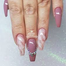Professionally performed and graduation nail art pattern on nails can be done not only with the help of brushes, but also with the help of dots. 36 Graduation Nails Designs To Recreate For Your Big Day Graduation Nails Graduation Nail Designs Nail Designs