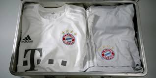 Gängige kurzbezeichnungen sind fortuna bzw. Fcb Wearing Away Jersey In Dusseldorf Fc Bayern Munich