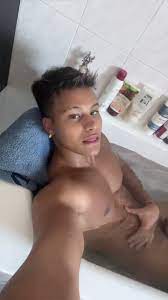 Denis Dosio 🇮🇹 TOP 0,08%🌟 (ONLYFANS) on X: sunday mood😂🛁  t.coShafuQS5Tg for continued😏⭐️ t.coKpceZKvmU5  X