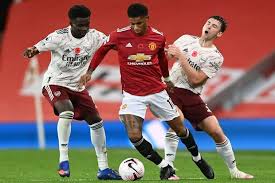 Man utd boss louis van gaal takes a bizarre tumble. Preview Arsenal Vs Man United Antisipasi Laga Sulit