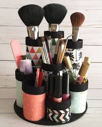 Un Rangement Diy Pour Votre Maquillage Shake My Blog Rouleaux De Carton Organisation Bricolage Organisation Maquillage