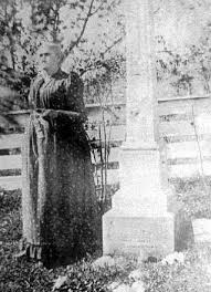 Zerelda James Mother Of Frank And Jesse Standing Beside Jesse S Grave At The Family Home In Kearney Mo He Interesting History Pictures American History