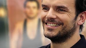 Profikoch steffen henssler und moderatorin laura wontorra. Grill Den Henssler Moderatorin Laura Wontorra Fan Wer Hat Dich Denn So Auf Die Buhne Gestellt Bunte De