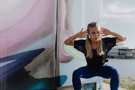 Try different squat variations to work your glutes, quads, hamstrings, and. Warum Du Dir Die 30 Tage Squat Challenge Sparen Kannst