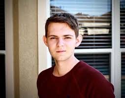 Pin By Olivia On Robbie Kay Peter Pan Robbie Kay Robbie Kay Peter Pan Robbie