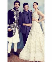 Deepika Padukone Ranbir Kapoor Manish Malhotra For A Photoshoot At The Walk Of Mijwan Pakistani Bridal Dresses Traditional Outfits Lehnga Dress