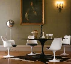 The Elusive Saarinen Tulip Table In Black Pedestal Dining Room Table Tulip Table Saarinen Table