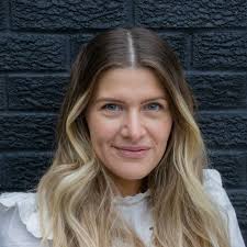 Lindsay Kidd's Instagram, Twitter & Facebook