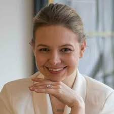 Anna Lipman's Instagram, Twitter & Facebook