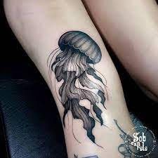 Brunoliveira Tattoo Jellyfish Agua Viva Blackwork Pensem Em Um Ser Humano Que Sofreu Foi A Mariabelier Jellyfish Tattoo Jellyfish Design Jellyfish Drawing