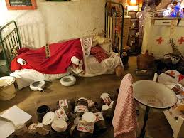 La neige est tombée au col du mont sion, et le décor est parfait pour la réouverture du hameau du père noël, autorisée à ouvrir les partir du. Le Hameau Du Pere Noel Existe Et En Plus Il Est En France