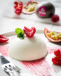 Torta mousse al limone & cioccolato bianco. Mousse Al Cioccolato Bianco Con Cuore Al Frutto Della Passione E Salsa Ai Frutti Rossi Lucake