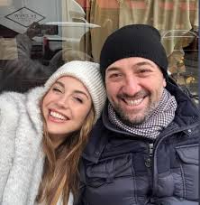 Beklenen oldu! İş insanı Erdinç Acar oyuncu sevgilisi Sezgi Sena Akay'a  tektaşı taktı!