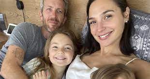 Gal gadot and her husband yaron varsano gave birth to their second kid, daughter maya varsano on 17th march 2017 in los angeles, the united states of america. Wonder Woman S Gal Gadot Pregnant With Third Child