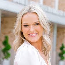 Ashley Becnel's Instagram, Twitter & Facebook