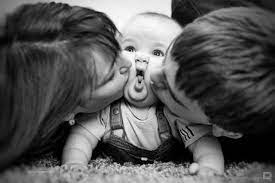 32 Creative Ways To Take Picture With Your Family Cute Baby Photos Baby Photoshoot Baby Photos
