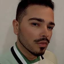 Ahora ser conservador; valorar la familia, la religión, las costumbres y  las normas tradicionales, te pone en la mira de un tirador radical liberal.