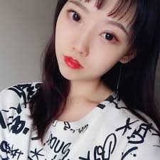 Bella Zhang BA JEWELLERY &METALWORK STUDENT