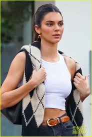 Born november 3, 1995, to kris and caitlyn jenner, kendall jenner grew up in the spotlight as the older of the two jenner sisters on e!'s keeping up with the kardashians. Kendall Jenner Steps Out For Dinner With Parent Caitlyn Jenner Photo 4587724 Caitlyn Jenner Kendall Jenner Pictures Just Jared