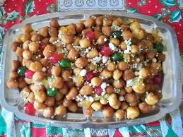 Über 7 bewertungen und für sehr gut befunden. Struffoli Traditionelles Weihnachtsgeback Aus Neapel Aus Teigkugeln Mit Honig