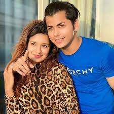 These Photos Of Tv Stars Avneet Kaur And Siddharth Nigam Will Give You A Glimpse Of Their Off Screen Chemistry See more ideas about teen celebrities, teen love u avneet and siddharth ❤ follow me alokeeshah. these photos of tv stars avneet kaur