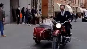 Dopo essere diventata mamma della piccola nina speranza da poco più di un anno, ha finalmente coronato il suo sogno d'amore. Luca Argentero E Cristina Marino Sposi In Sidecar Il Matrimonio A Pieve La Repubblica