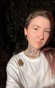 Grey tree frogs took over parents' pool