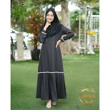 Baju gamis ini memang memiliki model yang sederhana, namun ada beberapa gamis yang dipermanis dengan motif agar terlihat lebih trendi. Harga Gamis Hitam Terbaik Fashion Muslim Juni 2021 Shopee Indonesia