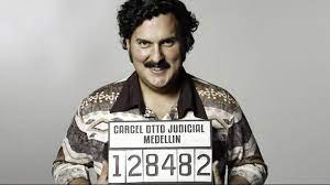 Pero sí me ha pasado que cuando estoy prendido me llega una inspiración, una frase, y es como si él a veces me hablara. Die Narcos Alternative Aus Kolumbien Escobar El Patron Del Mal Fortsetzung Tv