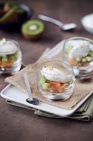 Verrines De Saumon Fume Au Kiwi Creme Fouettee A La Liqueur De Pomme Verte Chefnini Recette Verrine Saumon Fume Verrine Saumon Pomme Verte