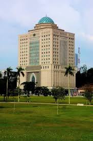 Tabung haji ialah singkatan bagi 'lembaga urusan dan tabung haji' (luth) malaysia yang peranan asalnya menguruskan perjalanan jemaahhaji dari malaysia pergi ke makkah setiap tahun. Lembaga Tabung Haji Building Mapio Net