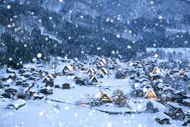 Musim dingin dan salju tebal di jepun menjadi manisnya cinta yang terbina dalam hati mereka berdua. 6 Wilayah Di Jepun Yang Diliputi Salji Tebal Melancong Ke Jepun