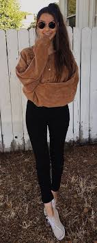 Cute Black And Brown Outfits Simple Outfit Brown Sweater Black Skinnies Sneakers Omgoutfitideas Outfitideas Womenswear Pullovers Outfit Simple Outfits Street Style Outfit