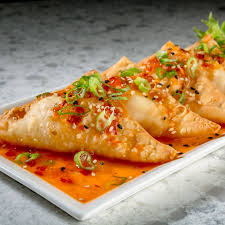 Lola erhält eines morgens einen anruf von ihrem freund manni, der gerade 100.000 dm verloren hat, die ihm nicht gehören. Lola 41 Team To Open 111 East Hot Pot Restaurant In Boston S Seaport Eater Boston