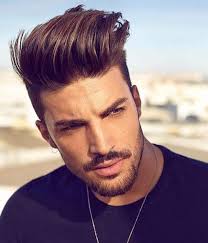 Questo è uno dei più popolari tagli di capelli del ragazzo per i capelli corti e medi. Taglio Capelli Uomo 2022 Scopri I Tagli Maschili Piu Alla Moda