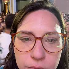 Finalmente o mês da escala de trabalho 7x0 acabou. Março tentou me destruir  mas tô pronta pra abril tentar fazer o mesmo e falhar.🫠