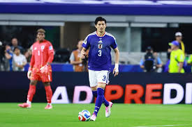 Zagueiro japonês vê Vini Jr. como risco constante contra o Brasil