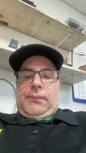 I am 47 with 3 kids new to dating online plus I am single