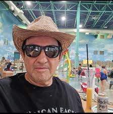 Detienen a mujer que atropelló y dio muerte a embarazada El domingo  21/09/2025, alrededor de las 21:35, el Centro de 911 de Waukegan recibió  una llamada sobre un accidente de tránsito en