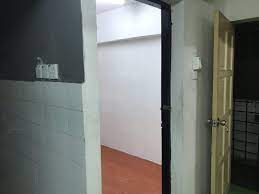 It is located along jalan lapangan terbang sultan abdul aziz. Rumah Sewa Lembah Subang Ara Damansara Property Rentals On Carousell