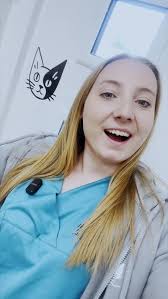 Hinter den Kulissen beim Revierpfotenteam 👀, TFA Emily zeigt uns ihren  Arbeitsalltag am Standort Witten-Herbede. , Von Blutabnahme und Laborarbeit  bis zur Pause mit Hund Viva wird deutlich: Hier ...