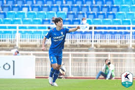 부상병동' 수원 “김건희, 독일까지 가 시술… 9월 중순 이후 경기 복귀” < 국내축구 < 축구기사 < 기사본문 -  풋볼리스트(FOOTBALLIST)