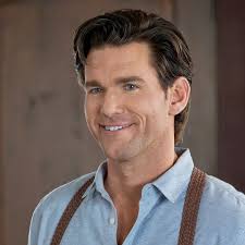 𝗦𝗔𝗬 𝗬𝗘𝗦 𝗜𝗙 𝗬𝗢𝗨 𝗟𝗢𝗩𝗘 HALLMARK CHANNEL ❤️