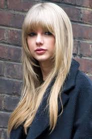 Taylor Swift Long Straight Hairstyle With Blunt Bangs Alluring Straight Hairstyles For 2019 Sho Taylor Swift Haircut Taylor Swift Hair Layered Hair With Bangs