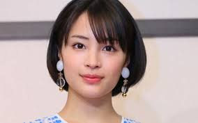 九州弁に反発の声も…超ハイテンションな広瀬すずは、視聴者に受け入れられるのか〈“恋愛ドラマの女王”とタッグ〉 | 文春オンライン