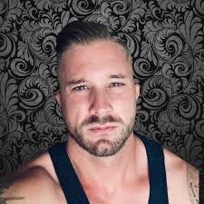 Ian Wellman's Instagram, Twitter & Facebook