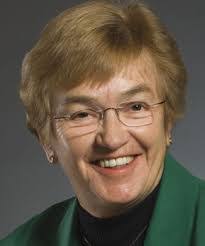 Jaclyn Lindsay's Instagram, Twitter & Facebook